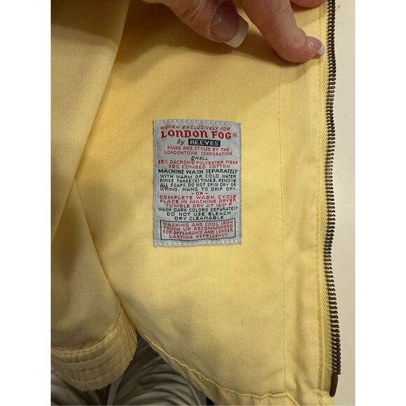 London Fog Men’s Vintage Butter Yellow Windbreaker Sz. 40 Zip Up 2-Button Collar - Picture 11 of 11